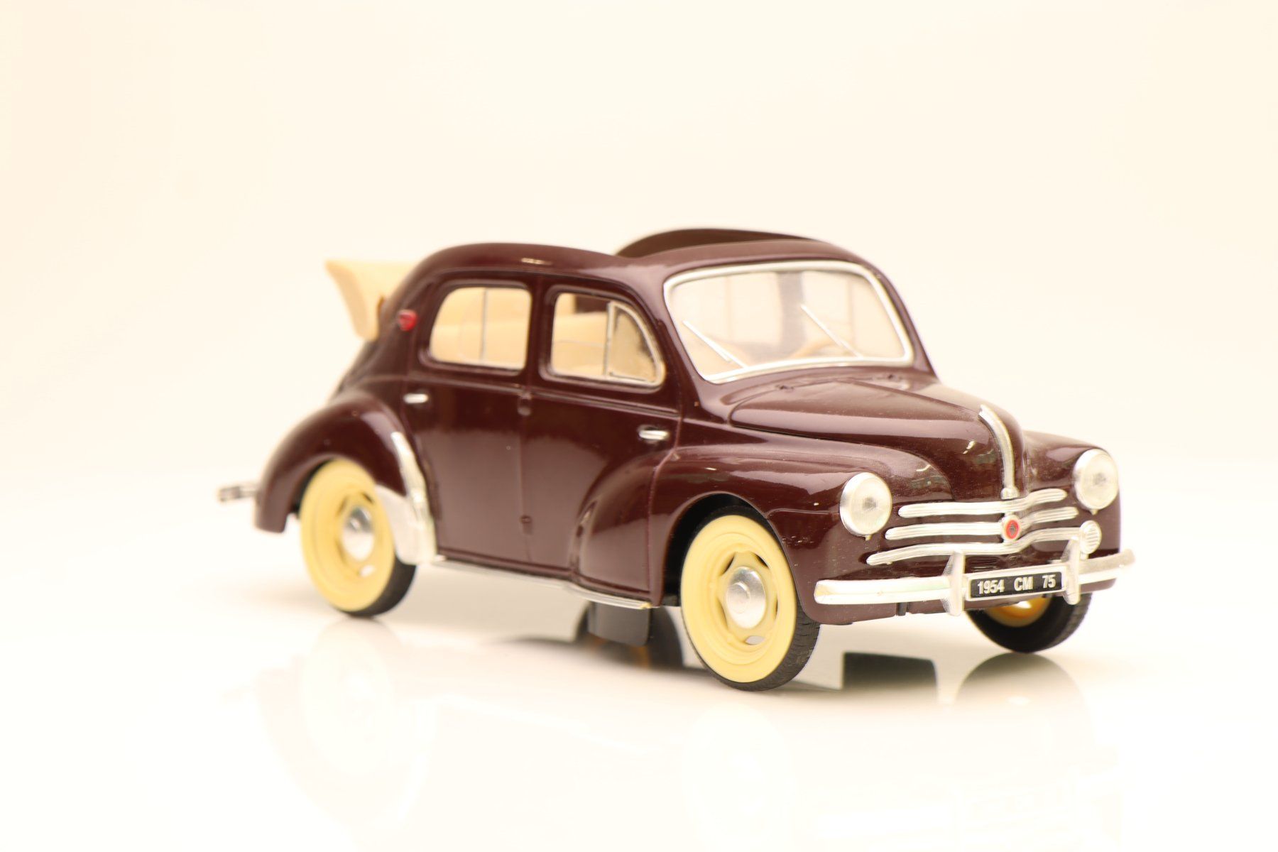 Renault Modellautos: Solido Renault 4 CV 1/17 Modellauto – Gebraucht aus Ried (Muotathal) von Modellbahn.swiss