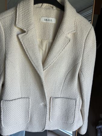Skall! super tolle Boucle Jacke gr. 36 np 499.-.