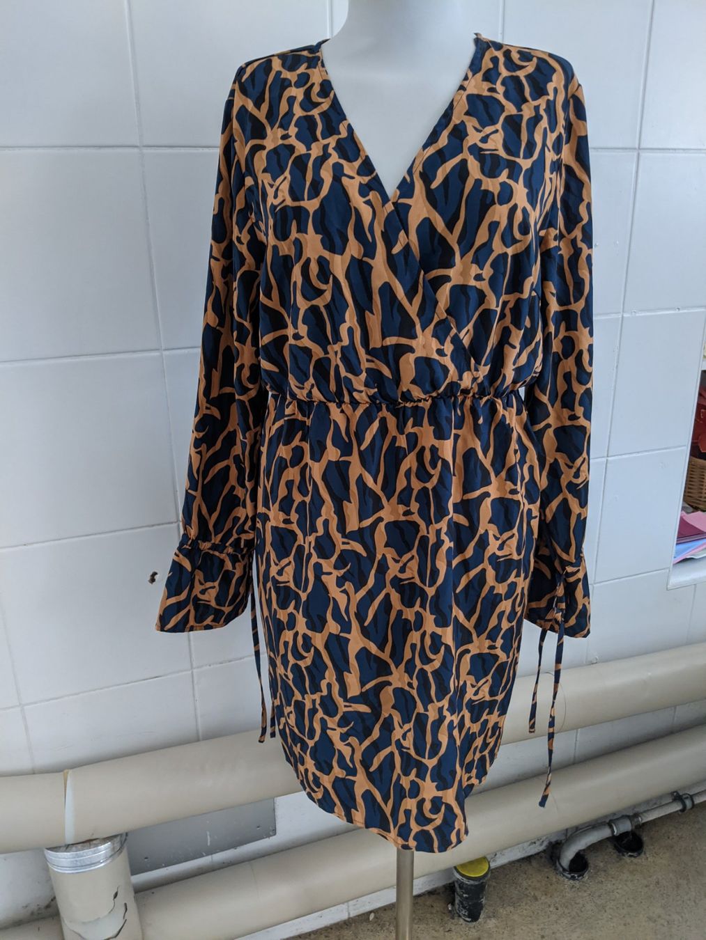 Robes: Damenkleid GR XL – Neuf (Voir description) à Langnau am Albis par Judithsebi