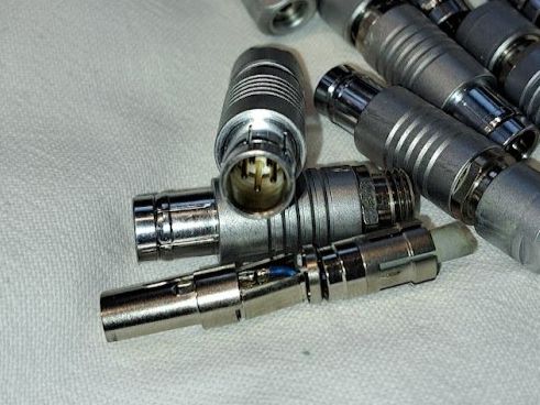 Fiches d'alim.: Fischer Stecker, 5 polig – D'occasion à Sargans par Bomp 3