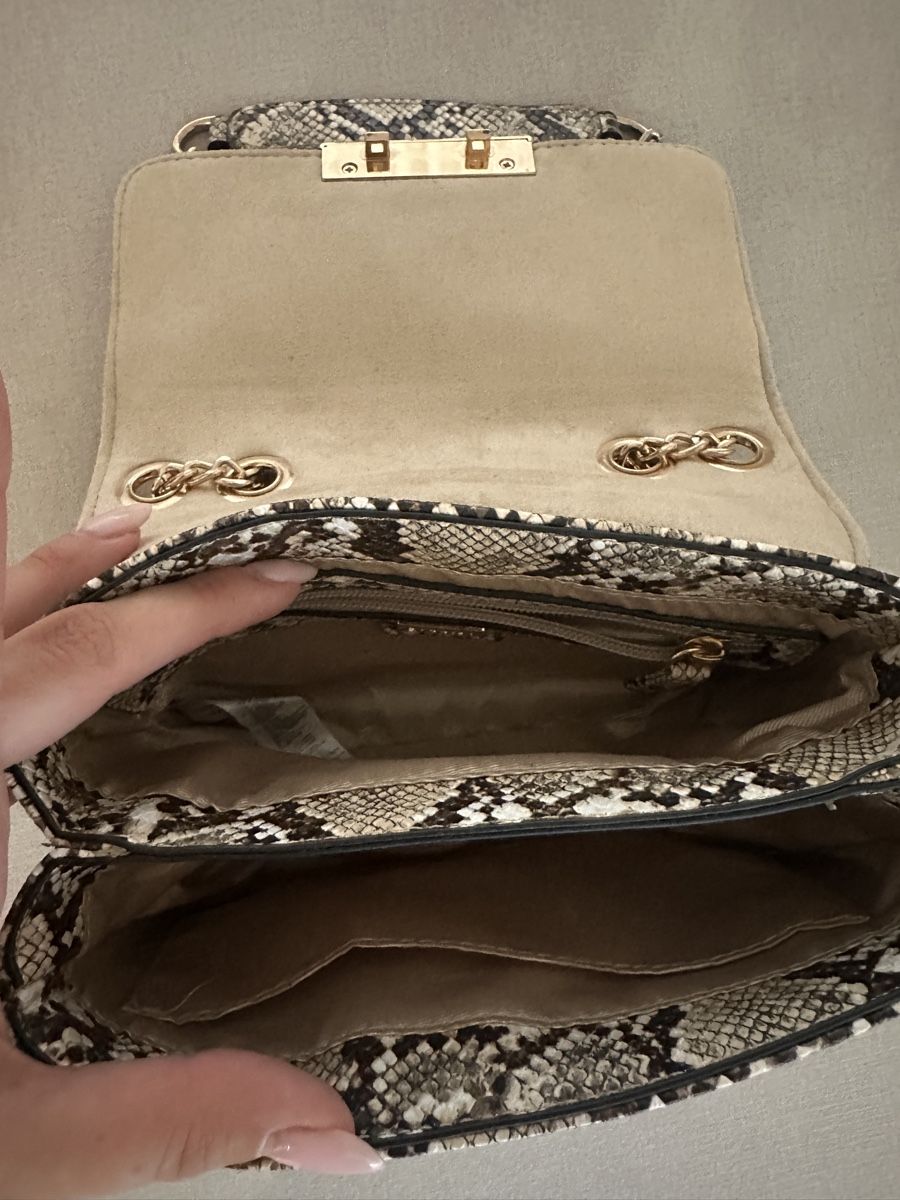 Taschen für Damen: Schultertasche Carpisa – Neu und originalverpackt aus Merenschwand von stefaniia.10 1
