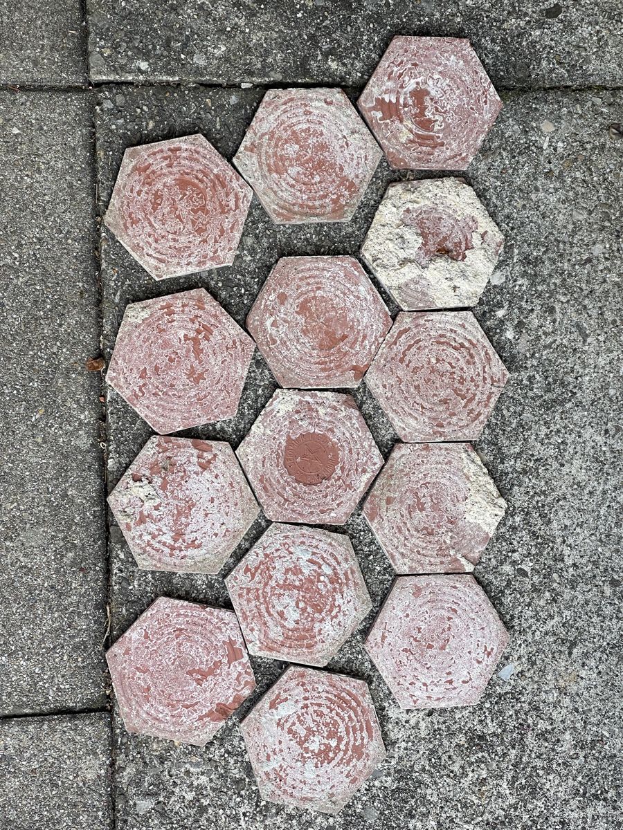 Revêtements de sol: 14 Hexagonale Keramikplatten Klinker antik – D'occasion à Strengelbach par Aschatan5 1