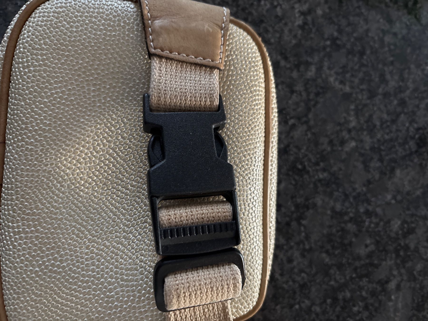Taschen für Damen: Petit sac de taille Castelbajac occasion – Gebraucht aus Murten von Louis1954 3