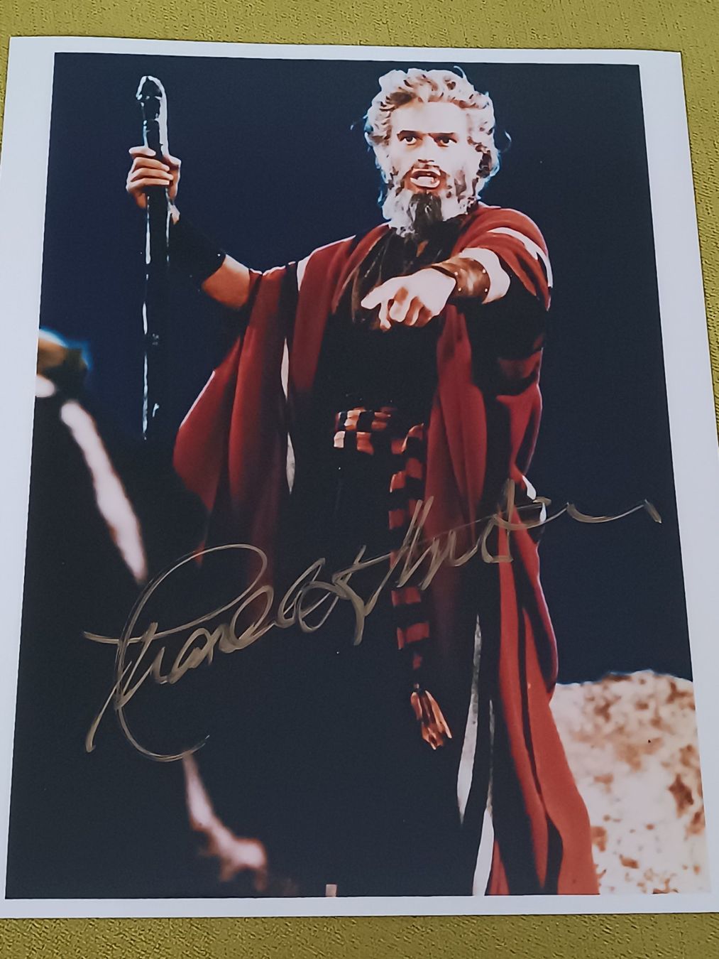 Autographes: Charlton Heston - handsigniert 20x25cm – D'occasion à Menziken par Artographs