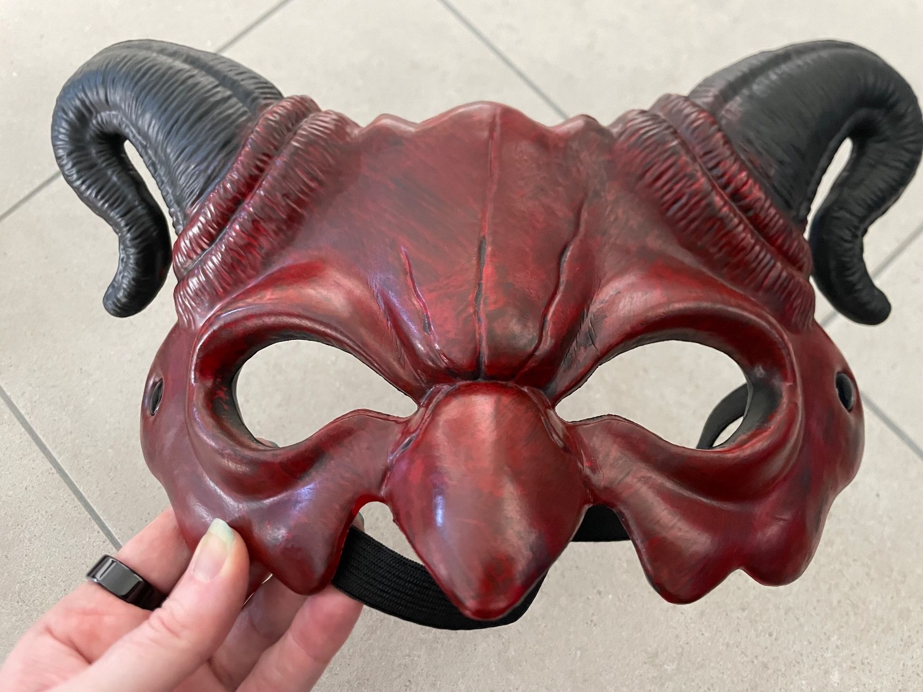Masken: Gothic Gothik Halloween Cosplay Teufel Dämon Devil rot Maske – Neu und originalverpackt aus Schinznach Bad von  1