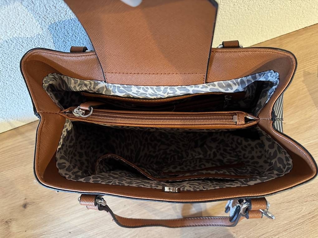 Guess Sacs femmes: Guess Handtasche – D'occasion à Frutigen par sal_9lqd 3