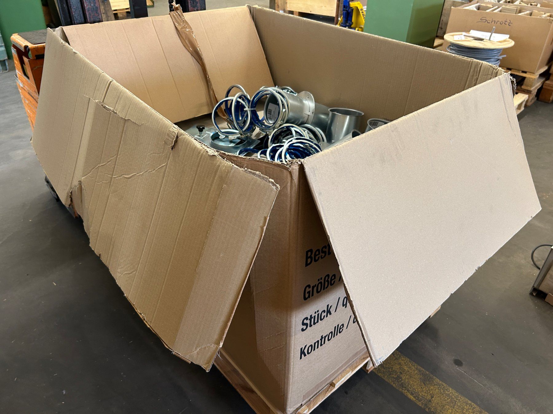 Tutti gli attrezzi: Grosser Posten Luftschieber, Adapter und und und – Nuovo (secondo la descrizione) da Zofingen venduto da Maschinenfabrik 1