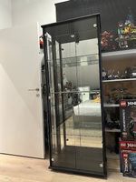 Vitrine abzugeben