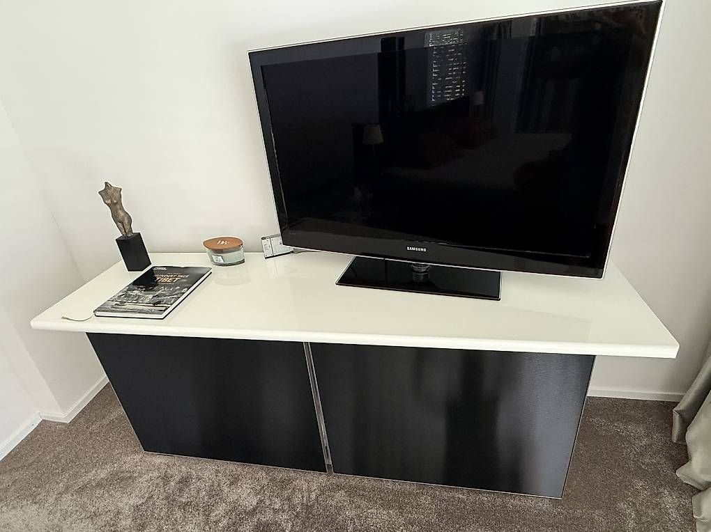 Armadi: Lackschrank mit vielen Details – Usato da Oberwil BL venduto da sil_9x6x 1