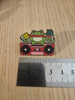 Frosch auf Ghettoblaster - Pin Badge Anstecker