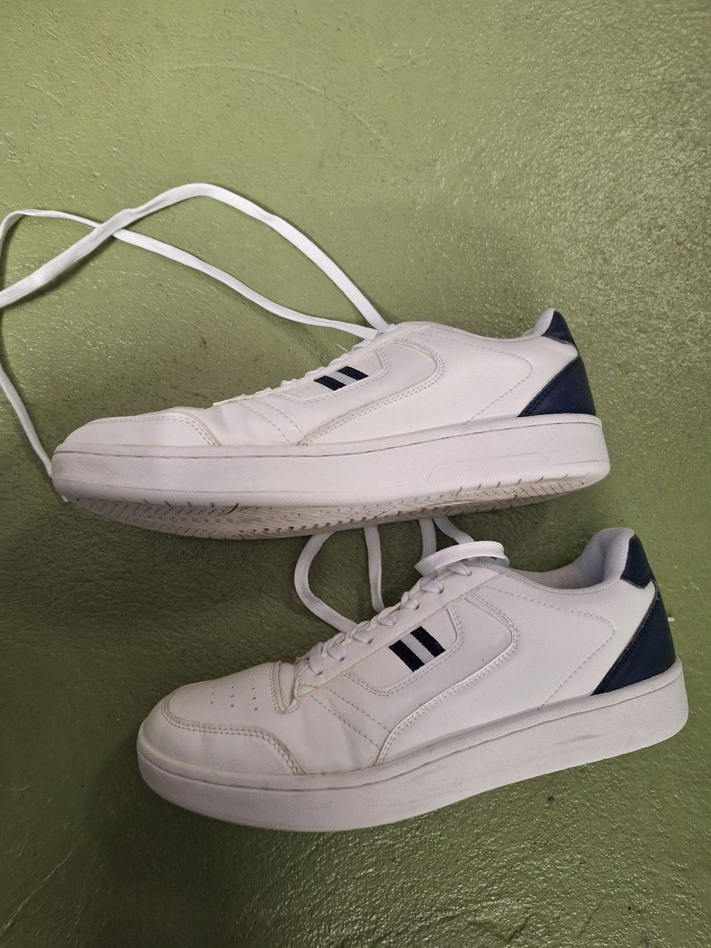 Scarpe da uomo: weisse Turnschuhe – Usato da Niederglatt ZH venduto da Bobsli 1