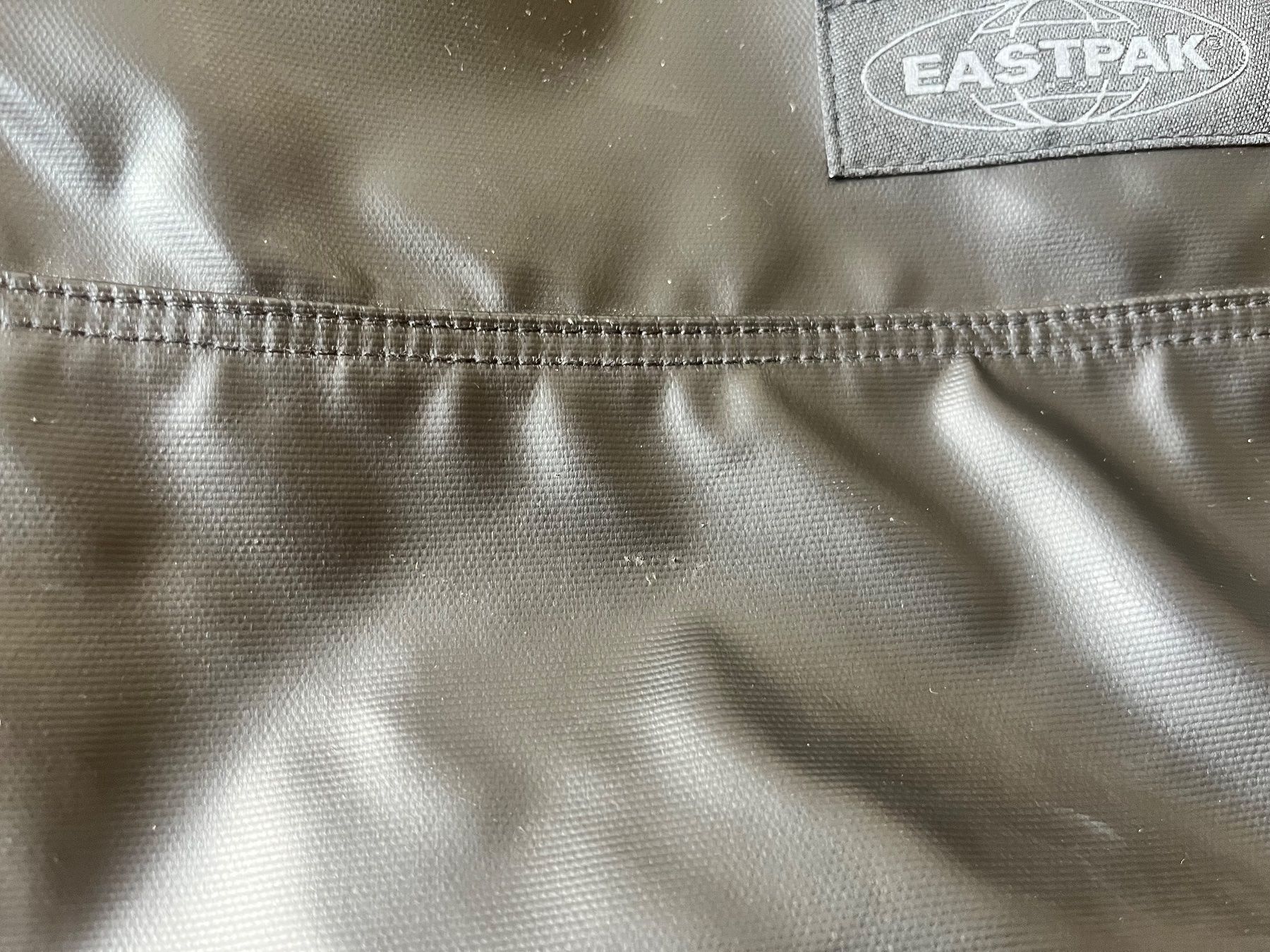 Eastpak Zaini: Eastpak Travelpack – Usato da Zug venduto da IndiQueen 6