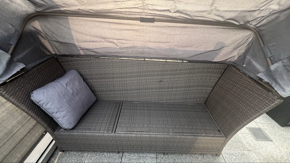 Sedie a sdraio: Lounge mit Sonnendach Kopfteil Verstellbar – Usato da Hombrechtikon venduto da skubidu 1