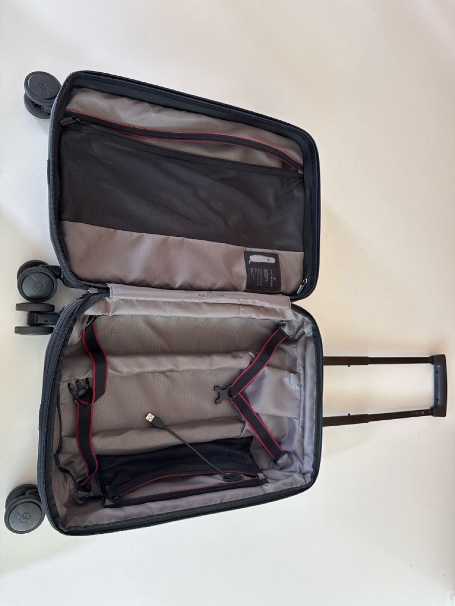 Victorinox Valises de voyage: Victorinox expandable carry-on – D'occasion à Zürich par mel_9t5v 5
