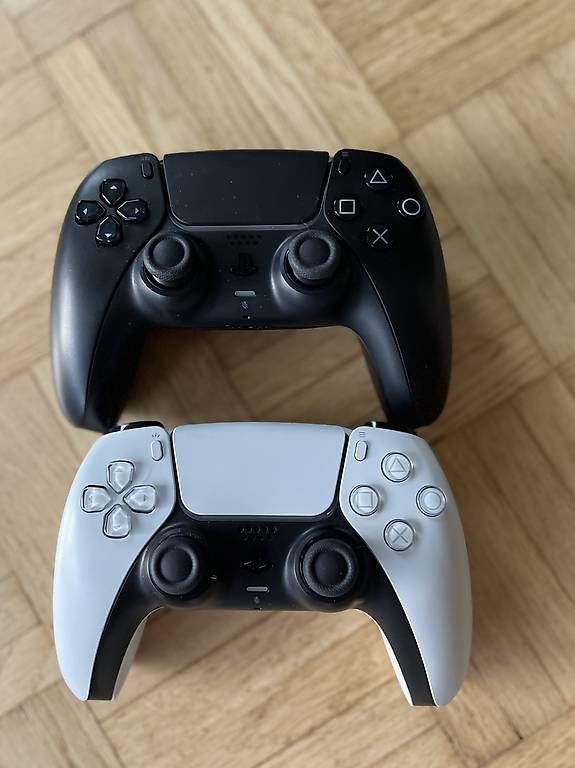 Consoles: PS5 Disk-Edition + 2TB Festplatte + 2 Controller – D'occasion à Effretikon par flozim. 4