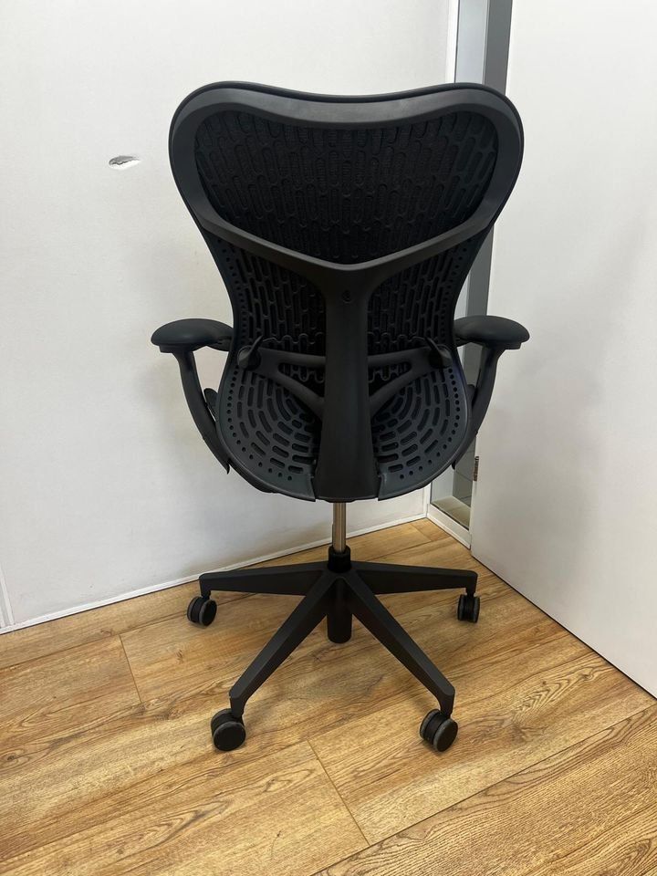 Herman Miller Sedie: Herman Miller Mirra 2 Graphite Butterfly Full Option – Usato da Purmerend venduto da Offeco 4