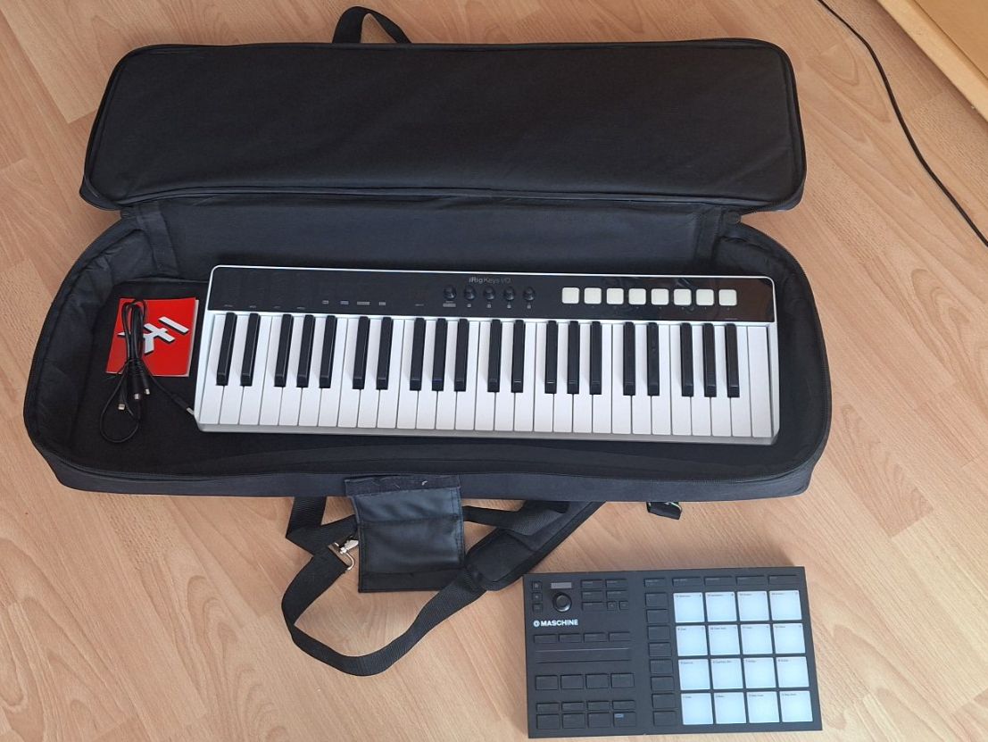 IK Multimedia Musikinstrumente: iRig Keys I/O 49 mit Interface, Bag und Maschine Mikro MK3 – Gebraucht aus Bern von belama
