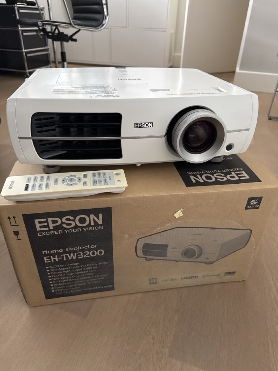 Epson Proiettori: Epson EH-TW3200 – Usato da Meilen venduto da Commodus1 1