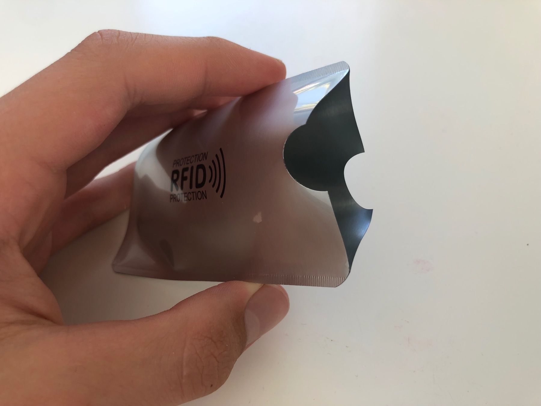 Altro in  Abbigliamento & Accessori: RFID Blocker / RFID Schutz für Karten – Nuovo e nell'imballaggio originale da Wettingen venduto da Chnoelleli 1