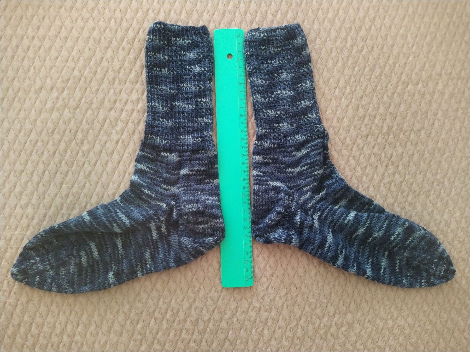 Chaussettes: Socken Handmade Gr. 39 - handgestrickt - grau – Neuf (Voir description) à Spreitenbach par 77dancehall77