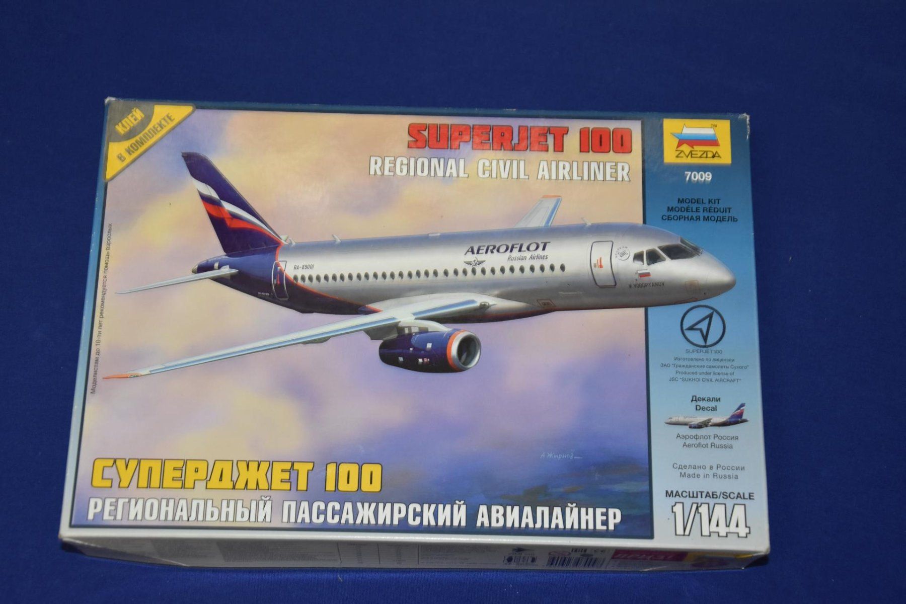 Kits de montage: Suchoi Su-100 Superjet – Neuf avec emballage d'origine à Liestal par estreiter