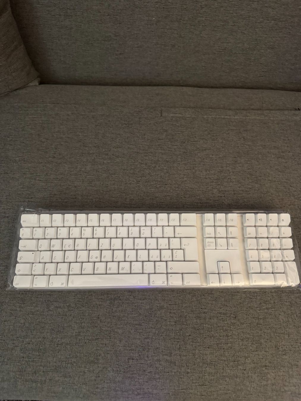 Apple Tastaturen: Apple Wireless Keyboard CH neuwertig – Neu (gemäss Beschreibung) aus Adliswil von sil_f52d