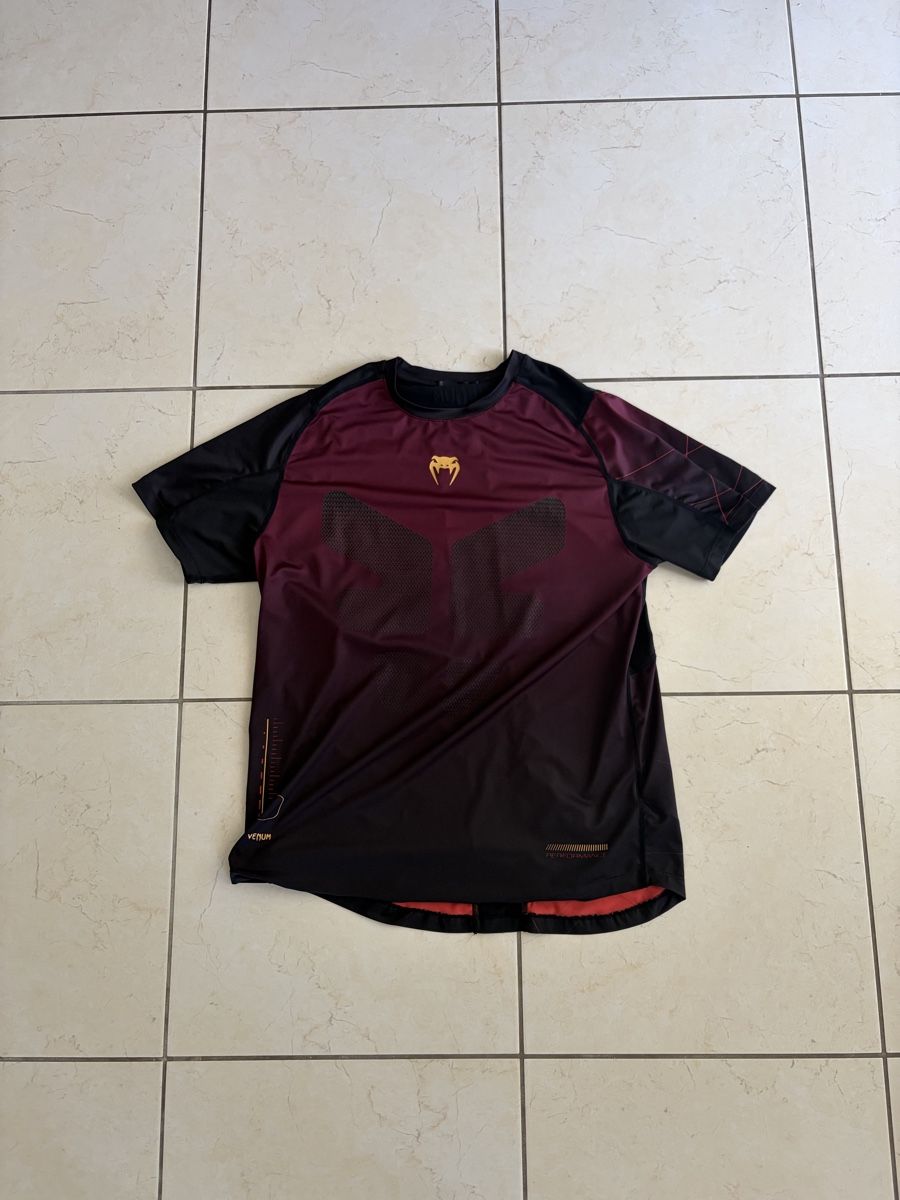 Venum T-shirts: Venum sport tshirt – D'occasion à Ziefen par kora11