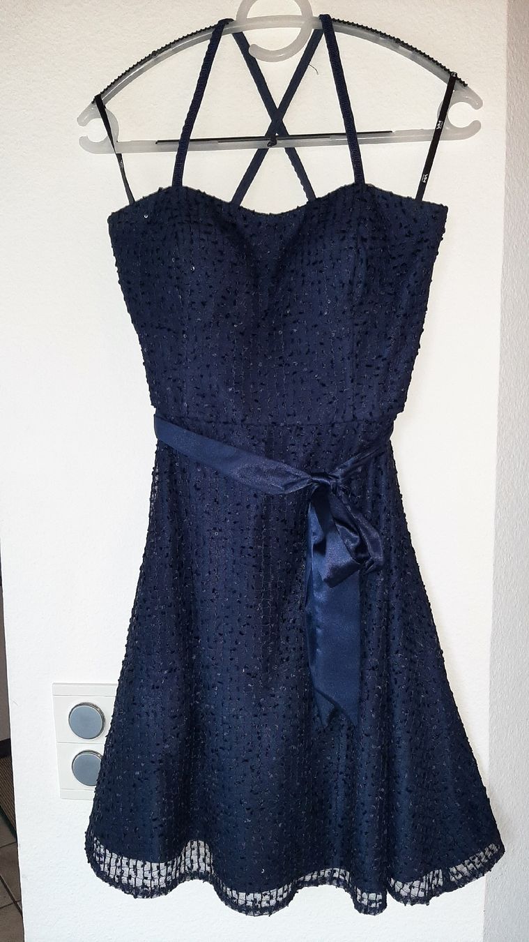 Vestiti: Cocktailkleid dundelblau Gr. 34 – Usato da Brütten venduto da spaduk