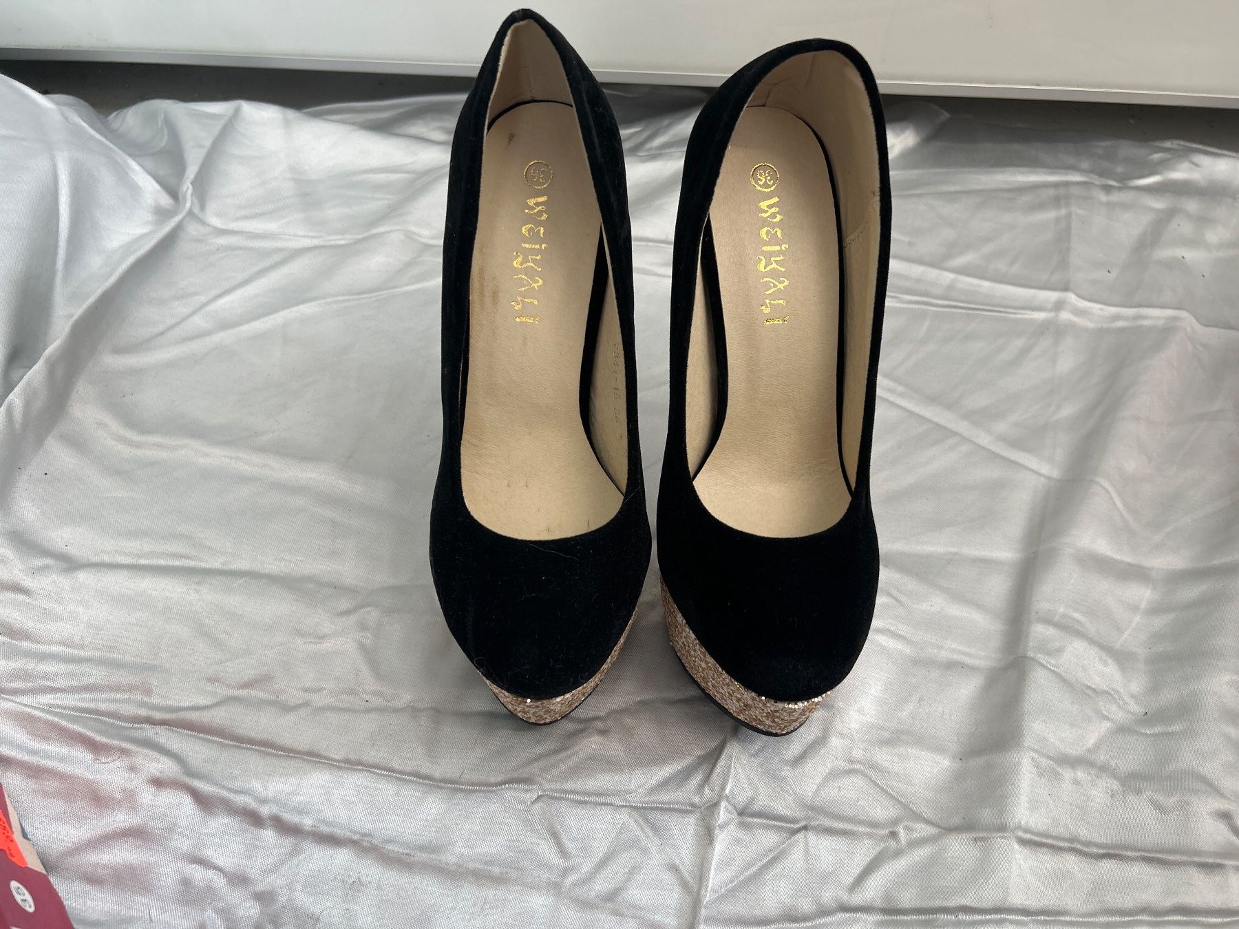 Scarpe da donna: High Heel Pumps schwarz/gold Gr 36 Neu – Nuovo e nell'imballaggio originale da Regensdorf venduto da Spyke55 2