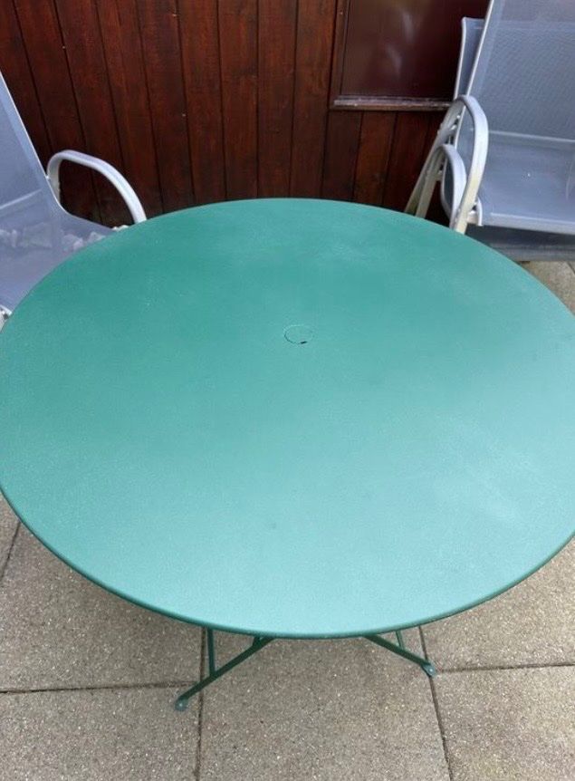 Fermob Tavoli: FERMOB Gartentisch grün – Usato da Bennau venduto da Fury3 3