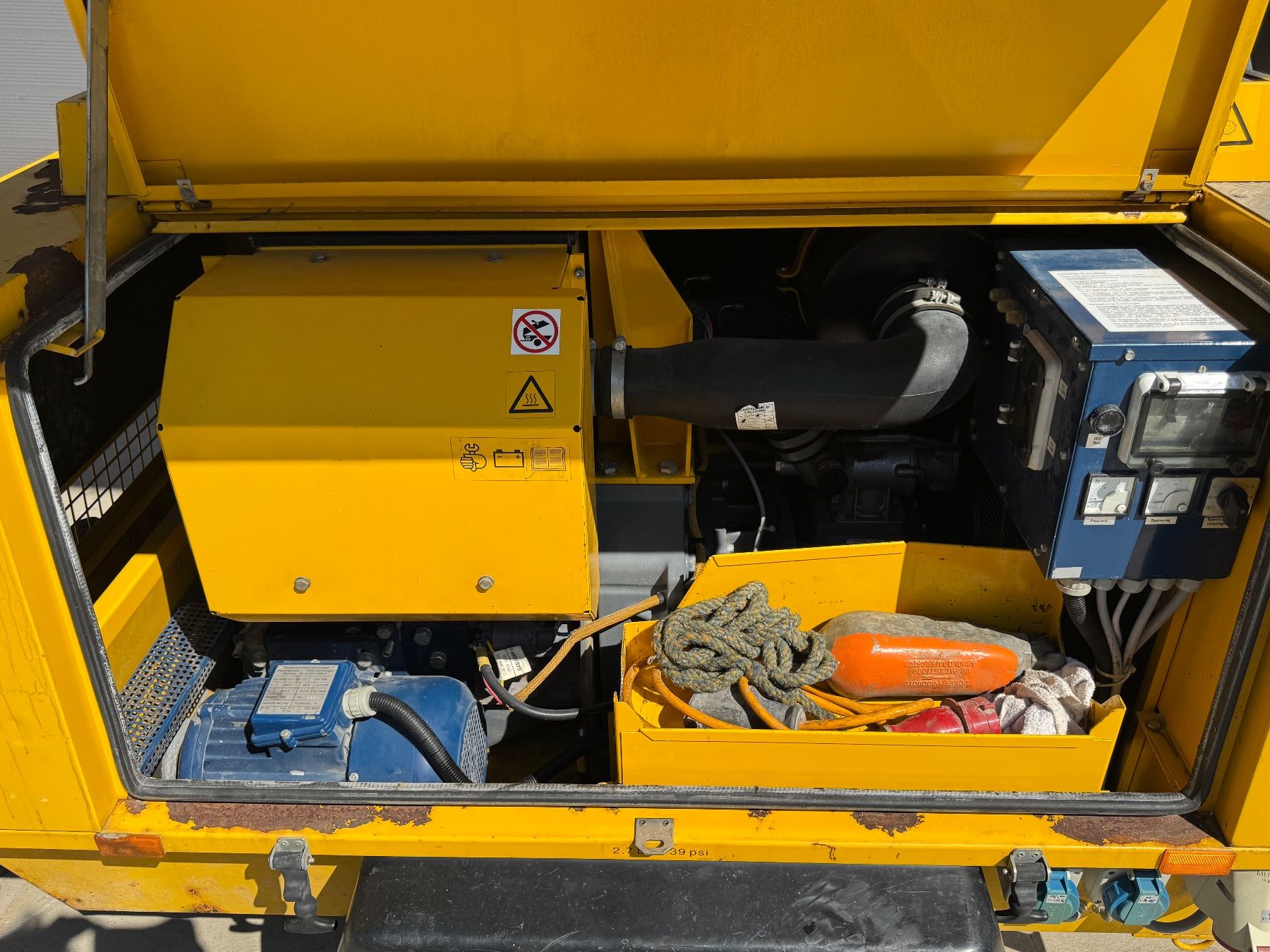 Atlas Copco Compresseurs: Atlas Copco Baustellenkompressor mit Generator – D'occasion à Birwinken par gia_6bjn 3