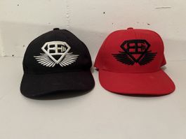 2 coole Caps schwarz & rot "Body Engineer"