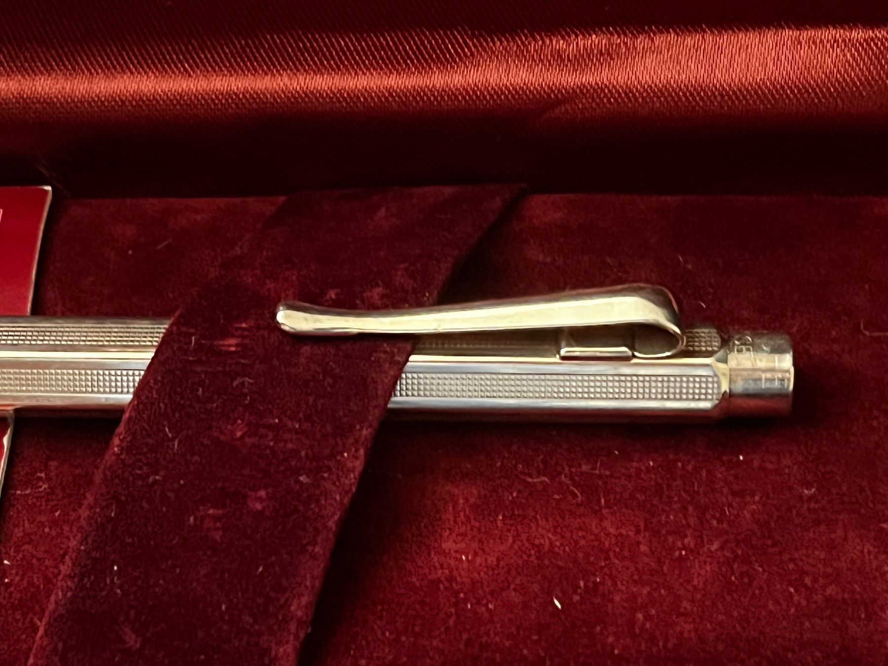 Caran D'Ache Penna & Evidenziatori: Alter Caran d’Ache Ecridor Minenhalter "Pavé" versilbert Box – Usato da Zürich venduto da FV.vintage 3