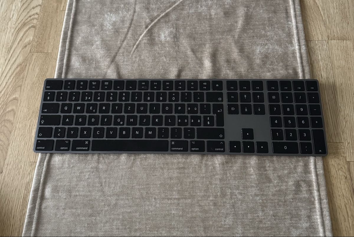 Apple Tastaturen: Apple Magic Keyboard mit Ziffernblock – Gebraucht aus Uzwil von met_2cth