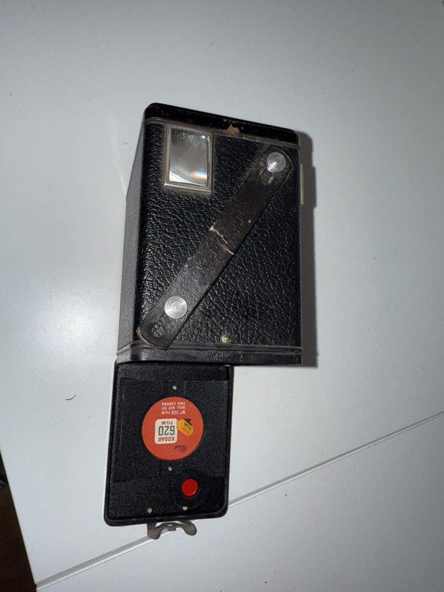 Kodak Fotocamera: Vintage Kodak Brownie Kamera – Usato da Birsfelden venduto da mah_6yvz 1