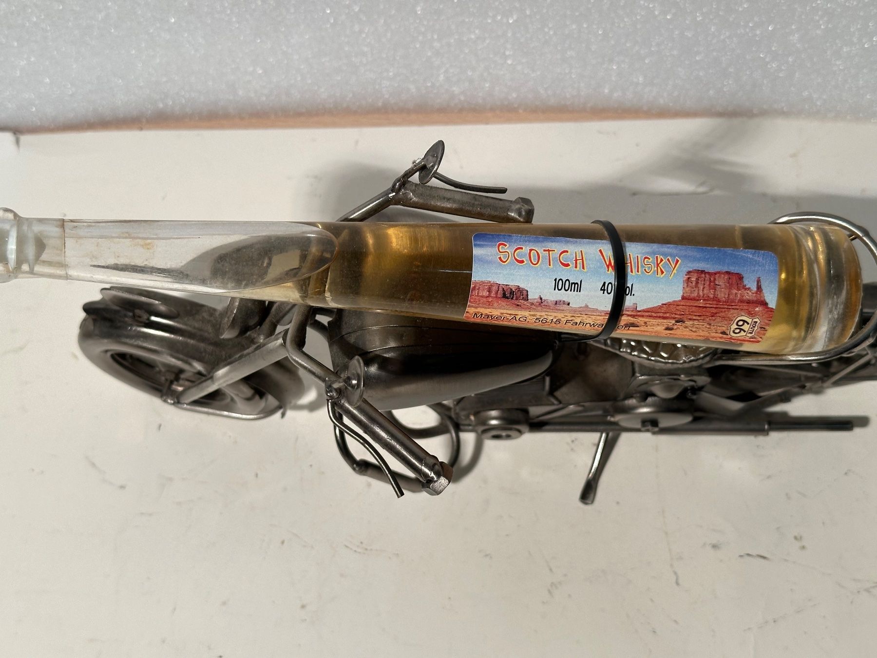 Portabottiglie: Motorrad-Weinhalter mit Flasche – Usato da Lausanne venduto da artnouveau04 2
