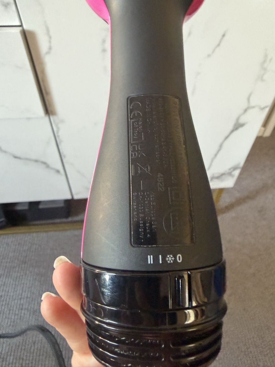 Revlon Asciugacapelli: Revlon Haartrockner und Stylingbürste  – Usato da Unterägeri venduto da lisamariagrab 3