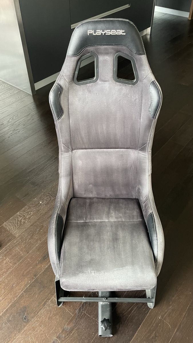 Poltrone: Playseat Evolution Alcantara – Usato da Unterengstringen venduto da Weststrass 6