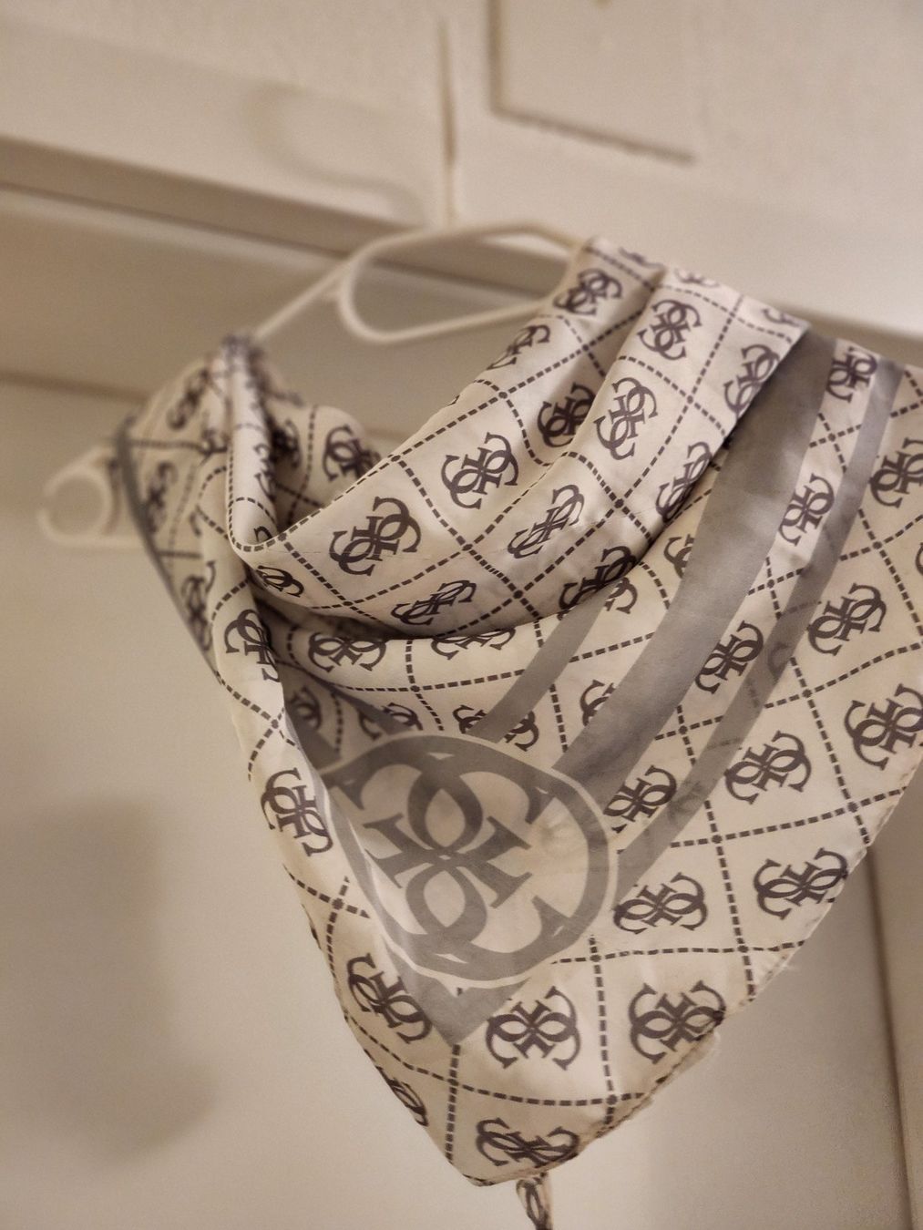 Guess Foulard & Sciarpe: Guess Foulard – Usato da Kefikon TG venduto da Livline