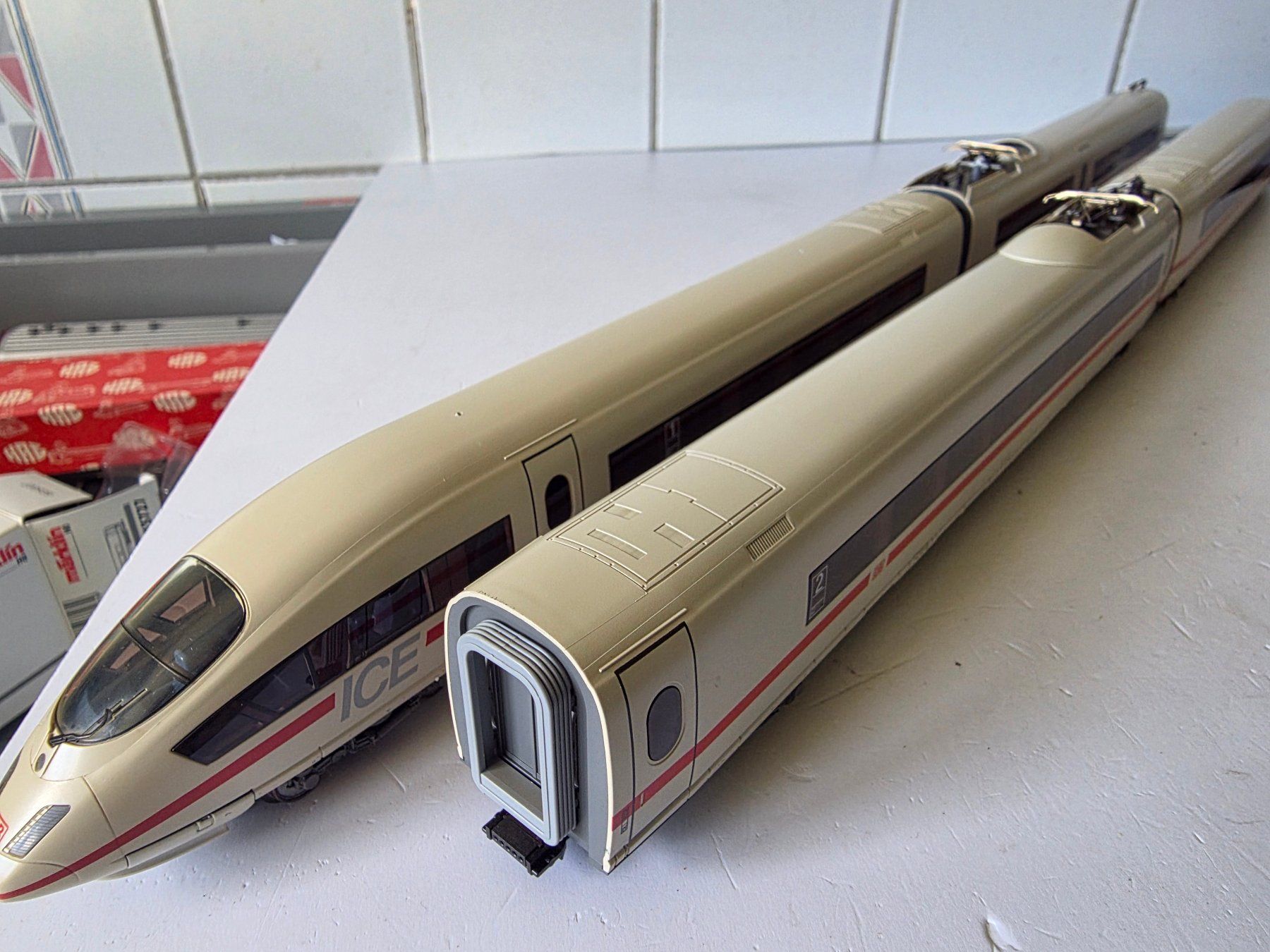 Märklin Modelleisenbahnen: DB 4-teiliger ICE 3, BR 406, Digital – Gebraucht aus Seuzach von Loeckeli01