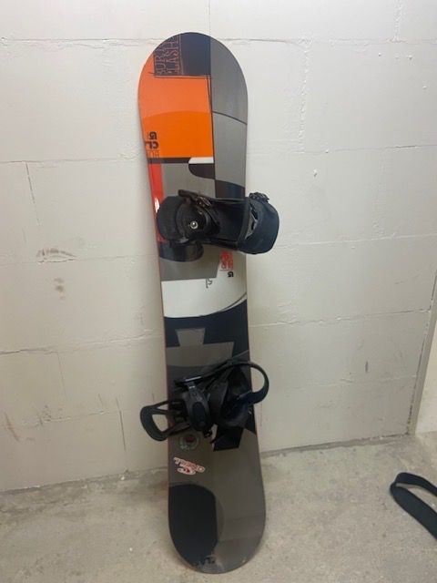 Burton Board: Burton Snowboard + housse de protection – Usato da Châtel-St-Denis venduto da Miami1369 1