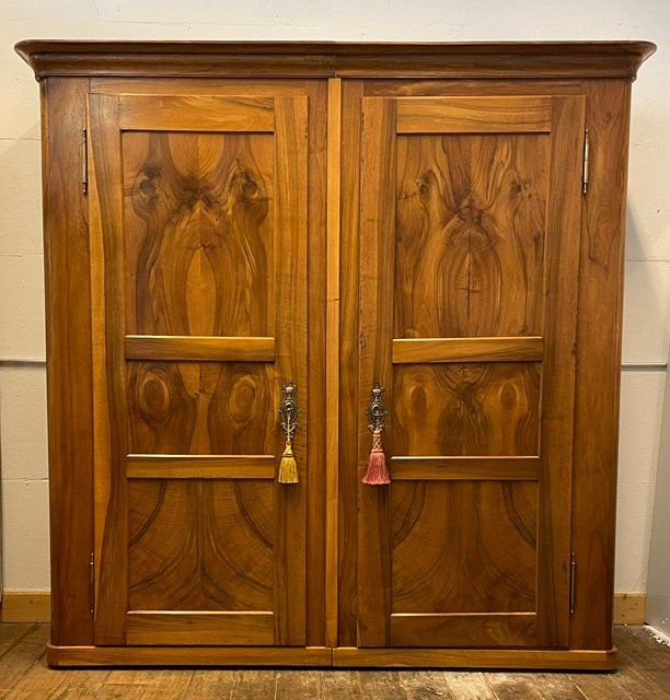Armadi: Biedermeier-Schrank Nussbaum – Usato da Oberrieden venduto da Ket25