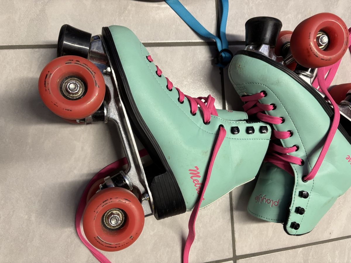 Patins à roul. & inline: Rollschuhe mit Helm – D'occasion à Dietikon par Basicmanu 1