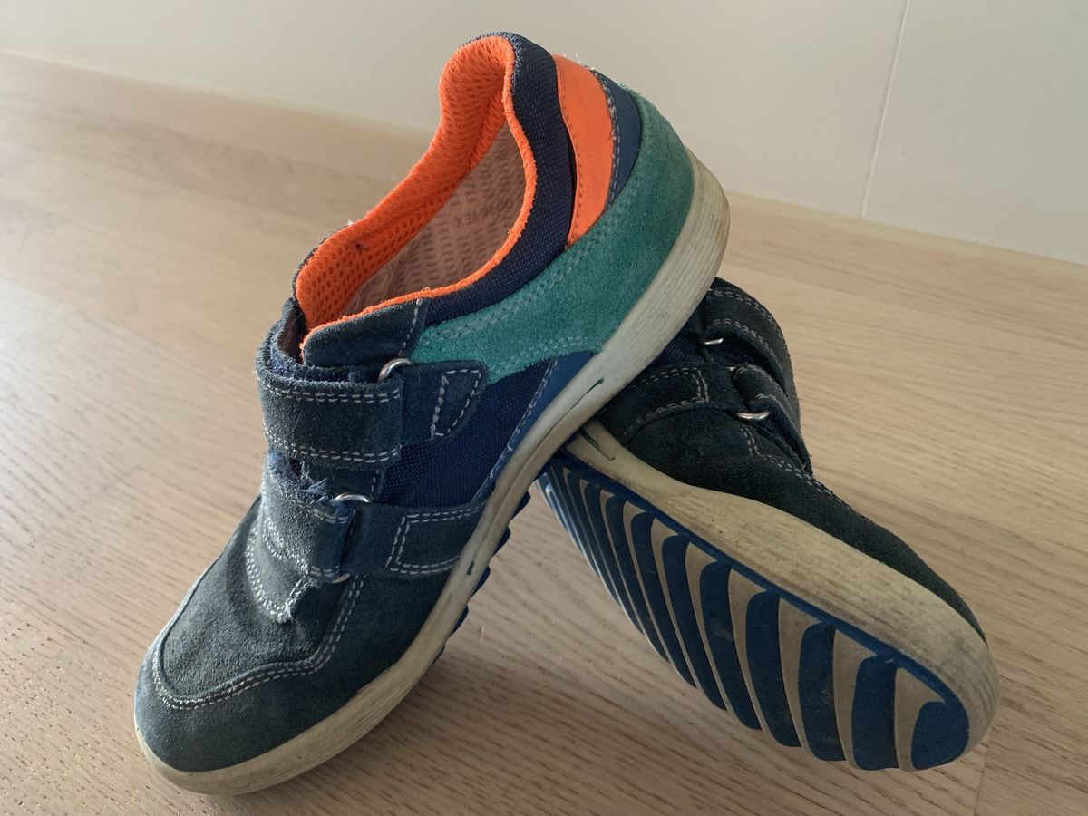 Primigi Scarpe per ragazzi: Coole Primigi Halbschuhe, Gr. 35, Veloursleder – Usato da Münsingen venduto da fam_277y