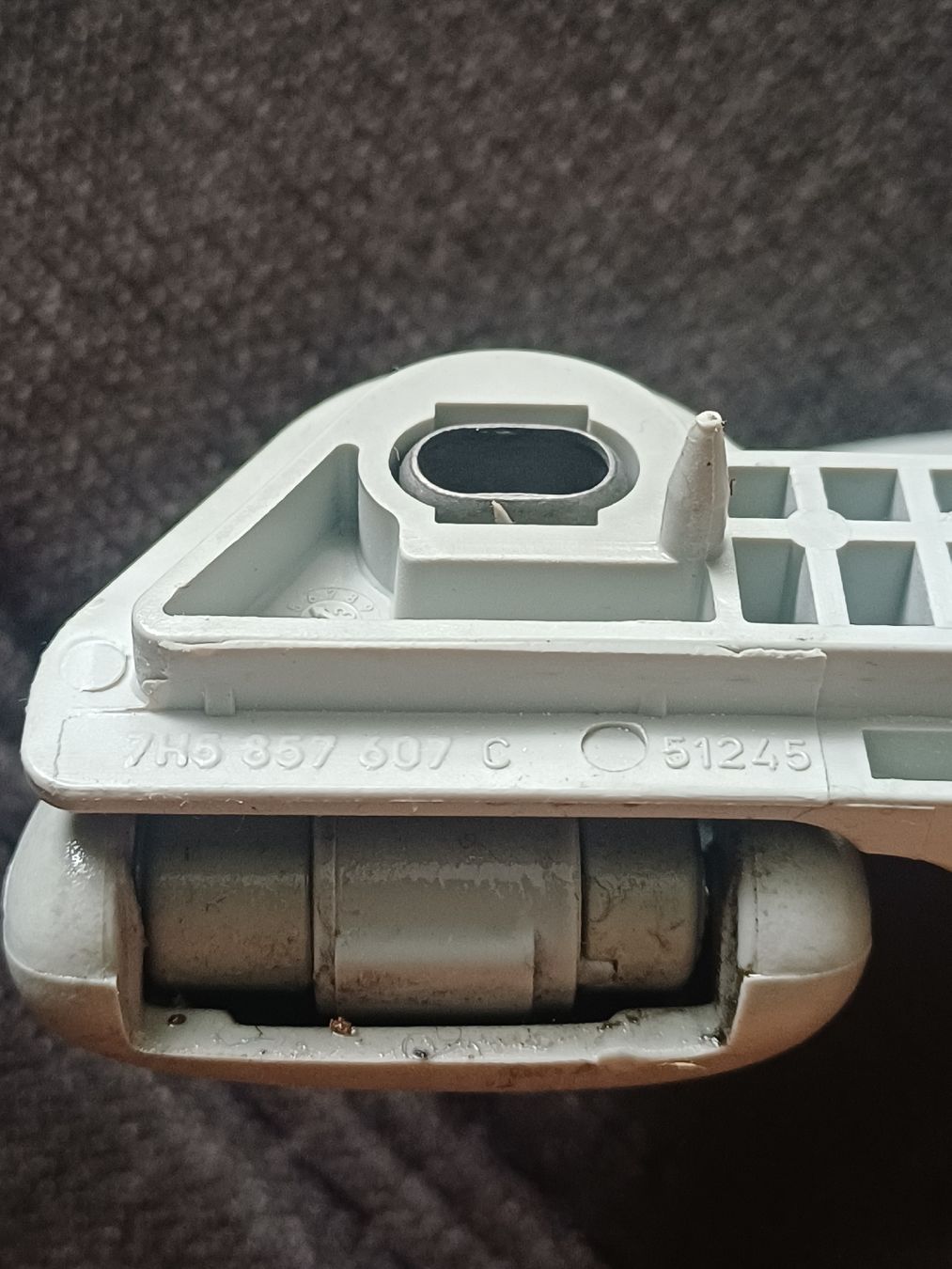 VW Alle Autoersatzteile: Gebrauchte Original Dachgriffe VW Multivan T5 2003-2009  – Gebraucht aus Domat-Ems von Waterbikes 2