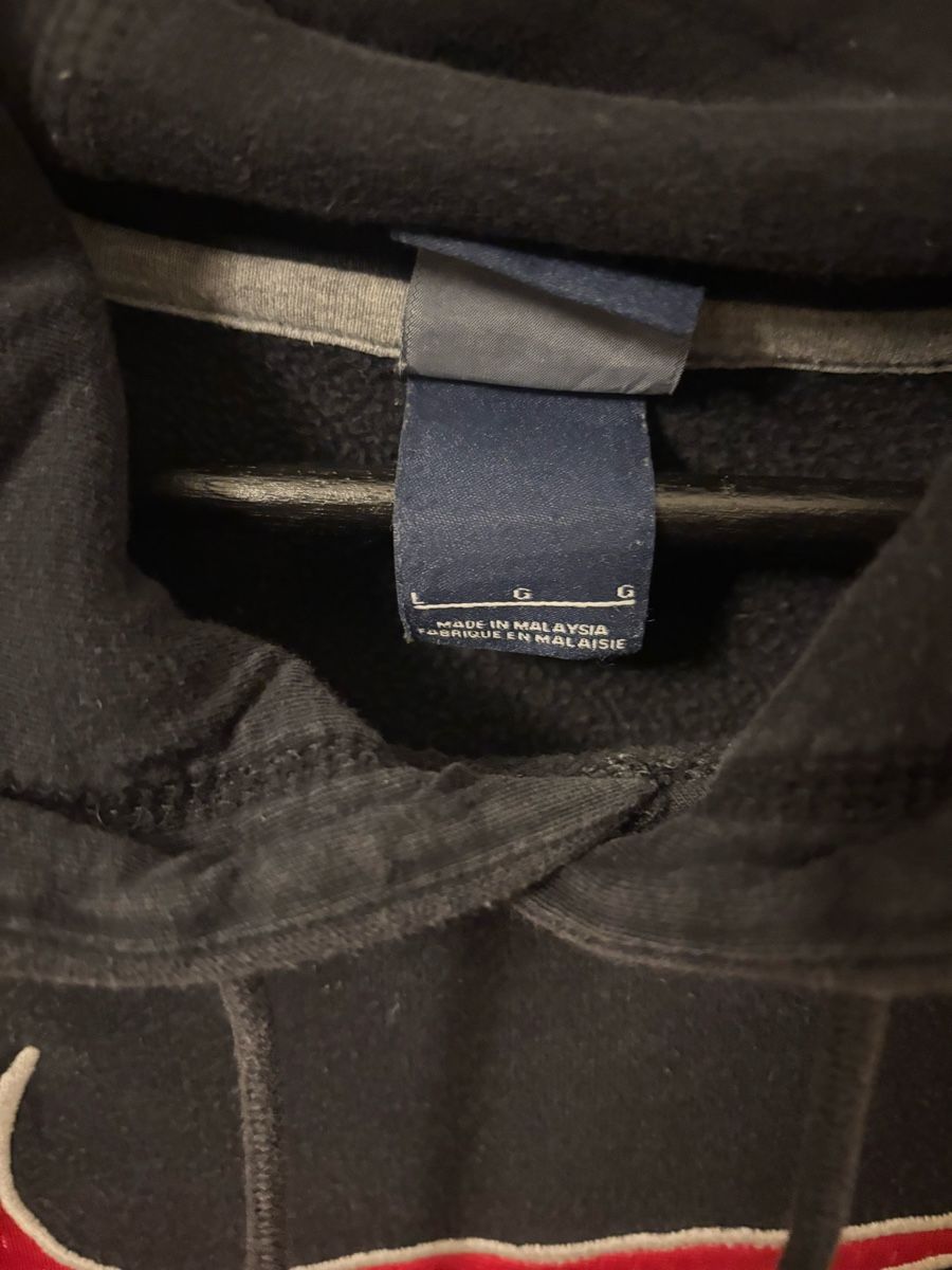 Nike Maglioni & Felpe: Hoodie Nike Vintage – Usato da Zürich venduto da sop_tq8x 2