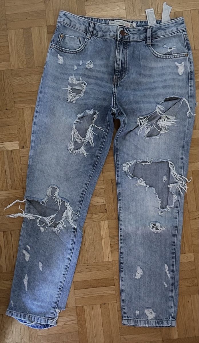 Zara Jeans: Zara ripped jeans slim fit – Usato da Glattbrugg venduto da Lara_G06