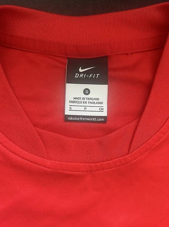 T-shirts: Nike Sport Shirt – D'occasion à Rudolfstetten par mel_q6mh 1