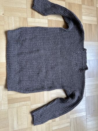 Selbstgestrickter Wollpullover