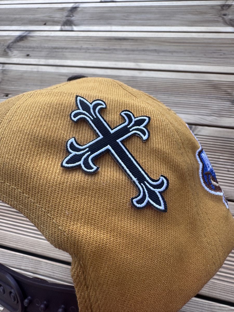 New Era Copricapi, berretti & cappellini: New Era Custom LA Gothic Cross Snapback Cap – Nuovo e nell'imballaggio originale da Caviano venduto da reselleo 8